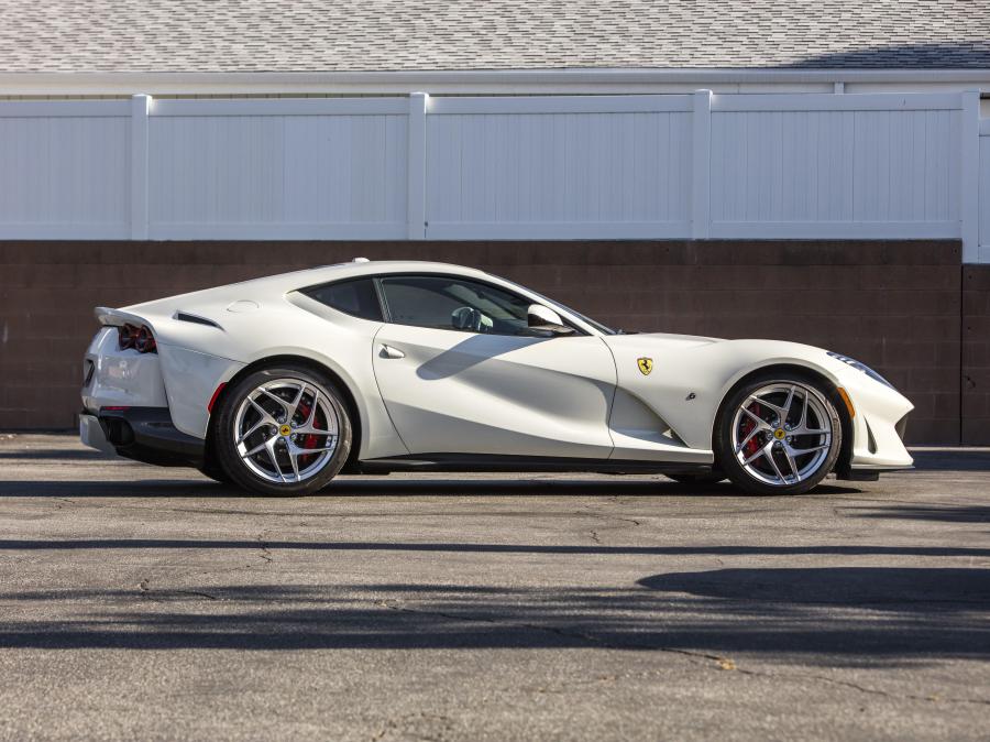  Ferrari 812 Superfast 2017 года  (NA) (фото 21 из 23)